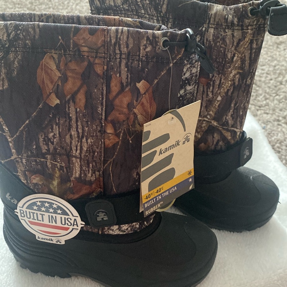 Kamik kids size 1 Rocket Camo boots